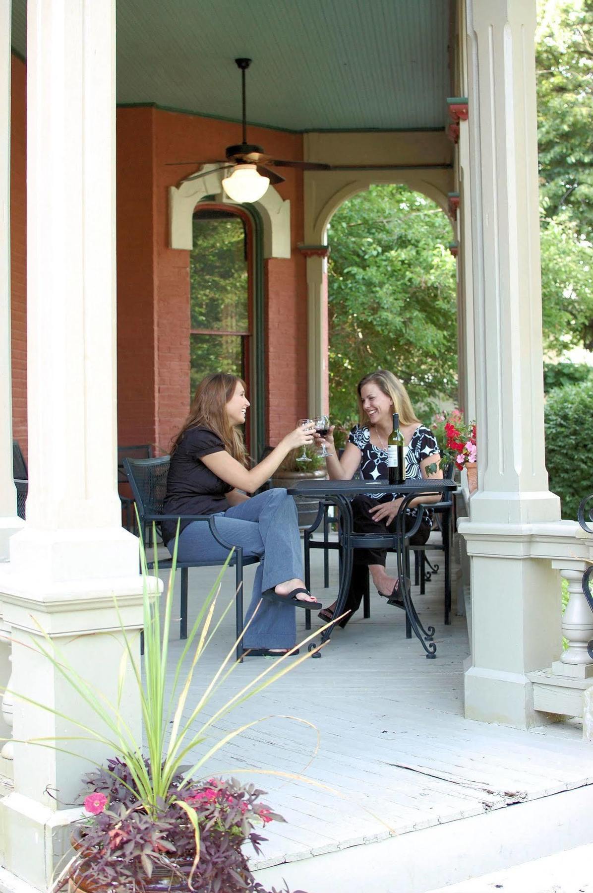 Bed and Breakfast Whiskey Mansion Saint Joseph Ristorante foto